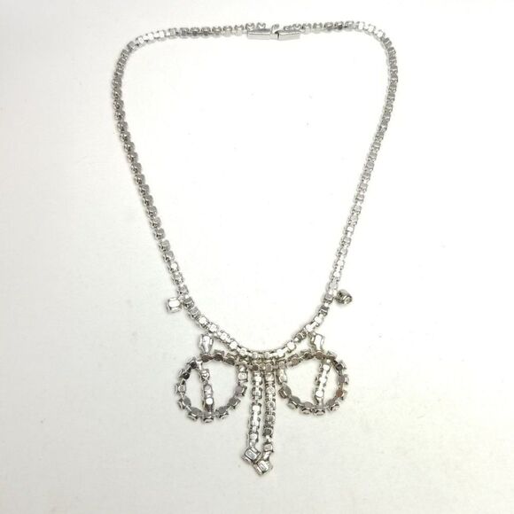 Vintage Rhinestone Bow Shape Center Collar Necklace, Retro Silver Tone Sparkle - Picture 4 of 8